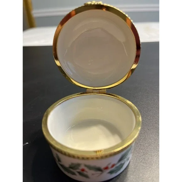 Lenox Trinket Box Hinged Lid Round Holiday Holly Berries Christmas Jewelry Jar - Picture 9 of 10